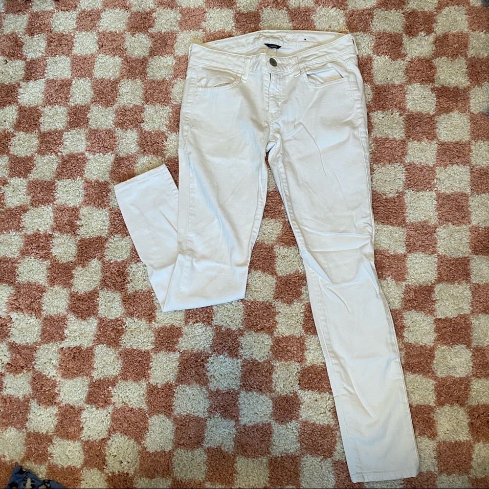 White skinny jeans
